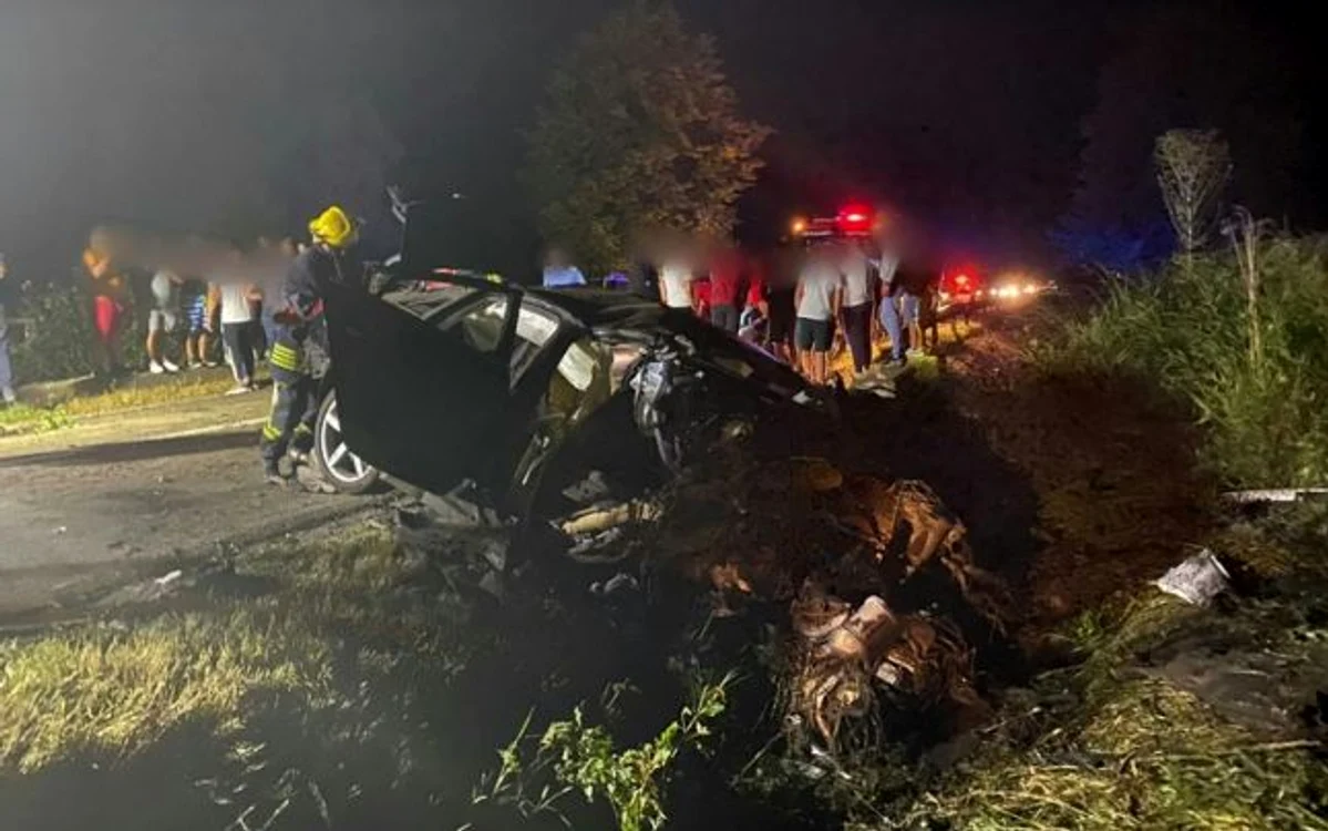 Șoferul autoturismului a întrat într-un șanț