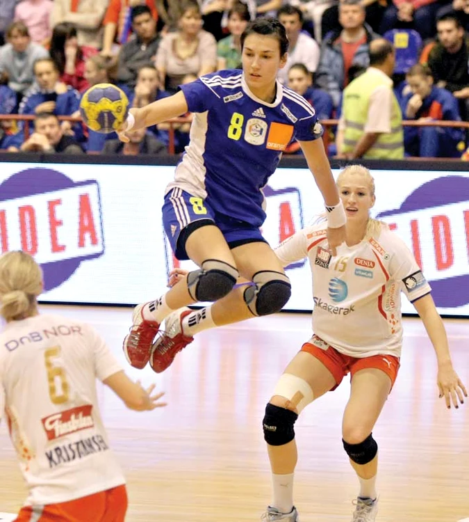 
    Cristina Neagu a jucat  din nou acasă  după 20 de luni  