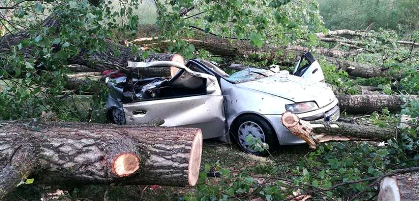 O persoana a murit in urma furtunii de duminica seara