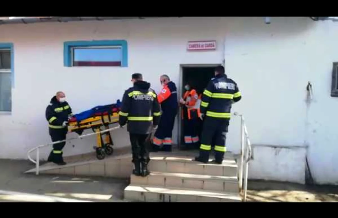 Evenimentul care a dus la cercetarea disciplinară a fost prezentarea a nouă elevi ai şcolii la spital, cu simptome de toxinfecţie în urma unei acţiuni de dezinfecţie