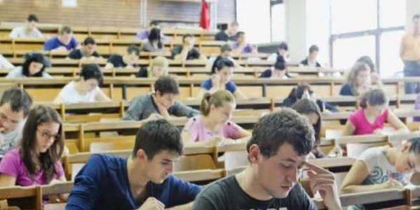 Anul trecut, aproape 4.000 de studenţi au plecat în străinătate prin programul de burse Erasmus