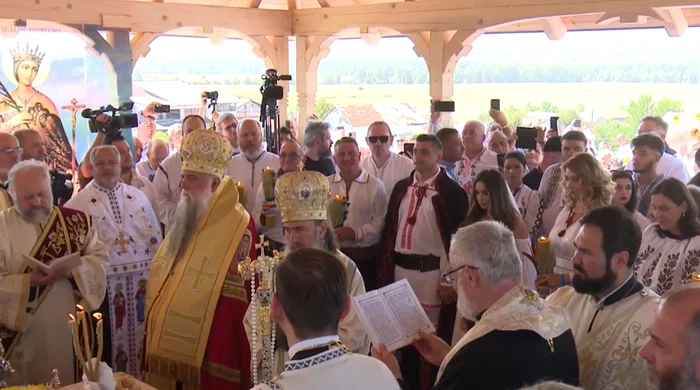 Cununia religioasă a liderului AUR George Simion cu Ilinca de la Măciuca Vâlcea Foto captură video