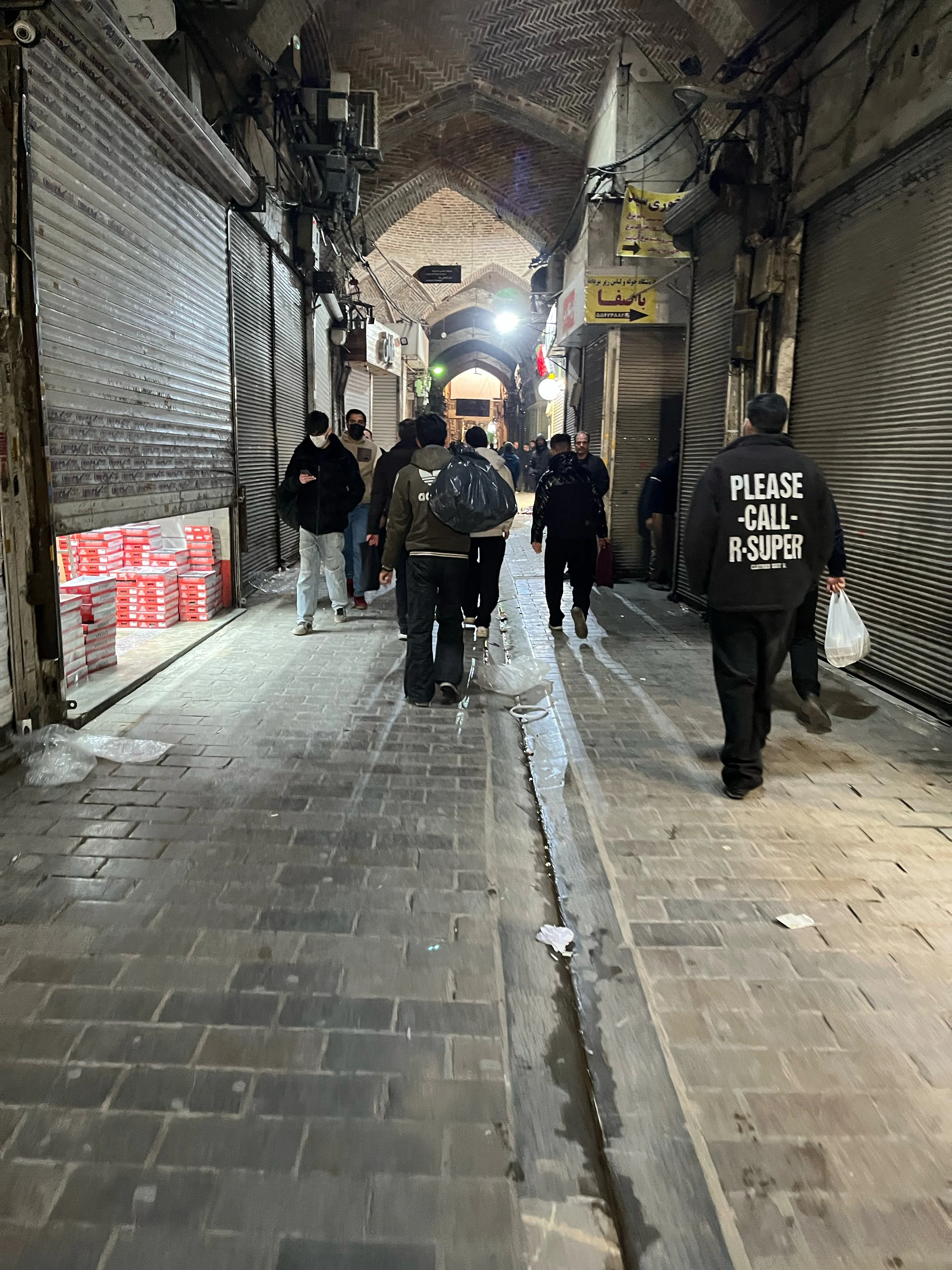 Două orașe din Iran, „preluate” de protestatari. Manifestațiile s-au extins în aproape toată țara