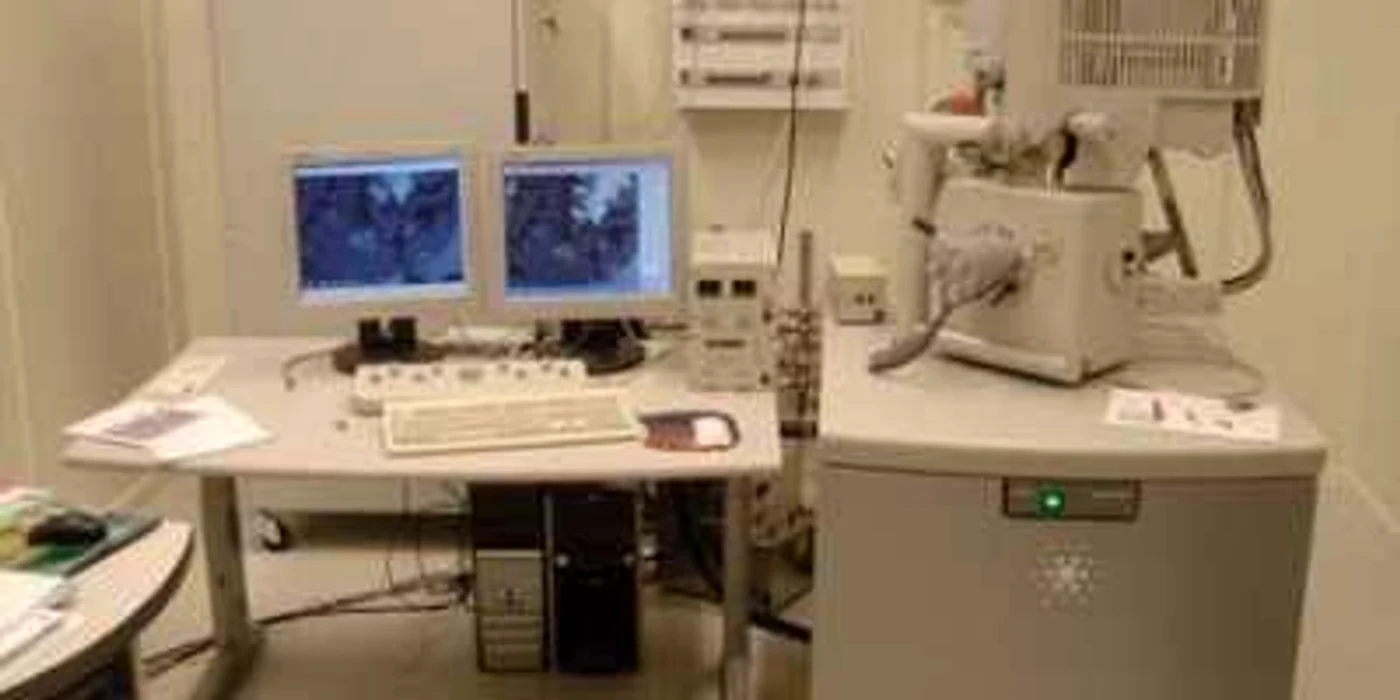 Arad: UVVG vrea să facă o Şcoală de Microscopie