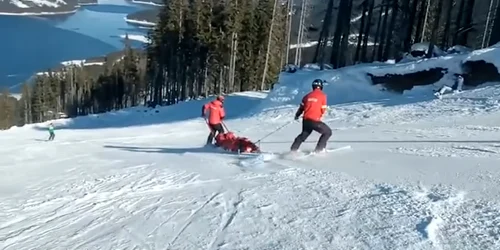 Salvare contracronometru Salvamont Voineasa pe pârtiile de la Transalpina Ski Vâlcea umbrită de un incident straniu Foto captură video jpg