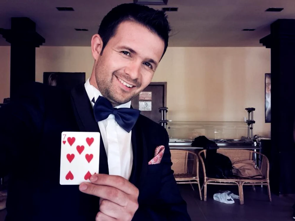 Finala „Românii au Talent”: Robert Tudor a ghicit cartea pe care a ales-o BeBe, înainte cu o oră