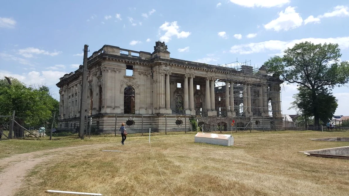 Micul Trianon de la Florești sau ce face omul când vrea să arate că are bani jpeg