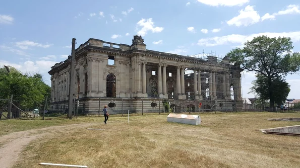 Micul Trianon de la Florești sau ce face omul când vrea să arate că are bani jpeg