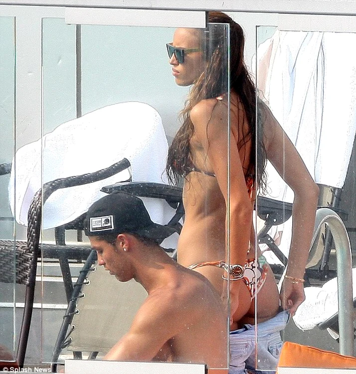 Ronaldo şi Irina se bucură de vacanţă