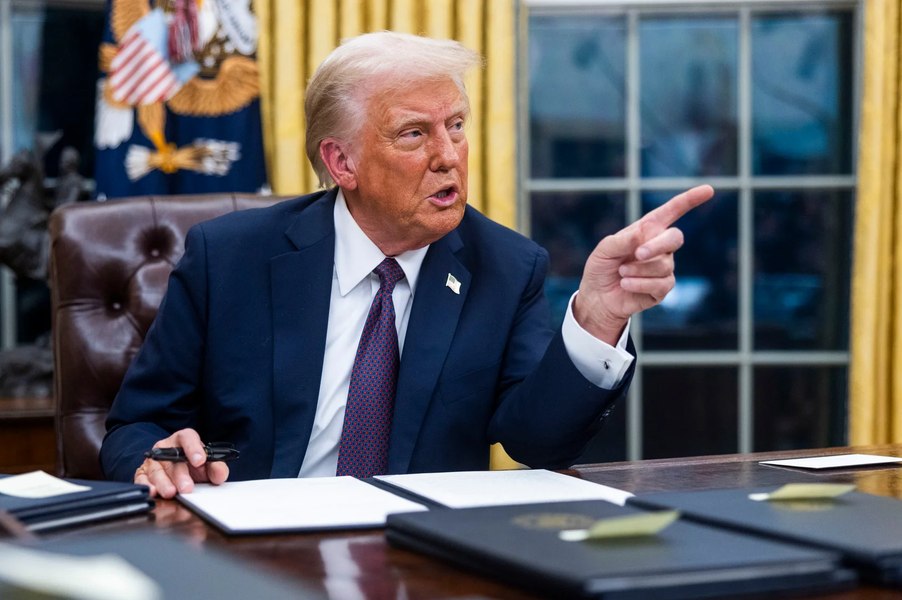 Trump, huiduit de manifestanți într-un restaurant din Washington. „Un Hitler al epocii noastre"