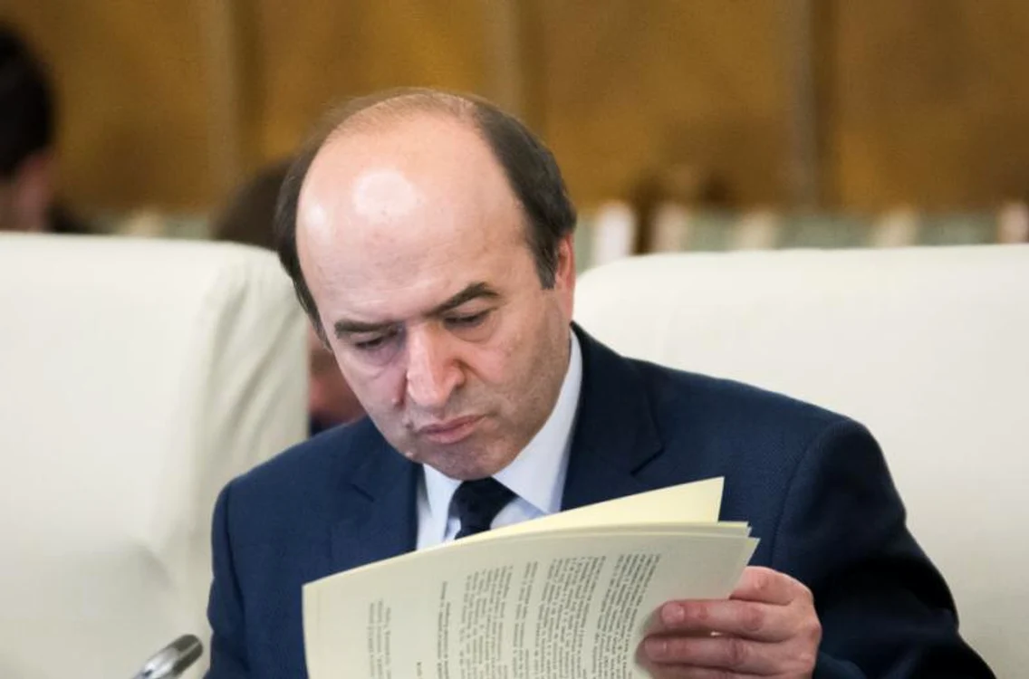 
    Tudorel Toader i-a trecut pe toți șase de proba interviului  