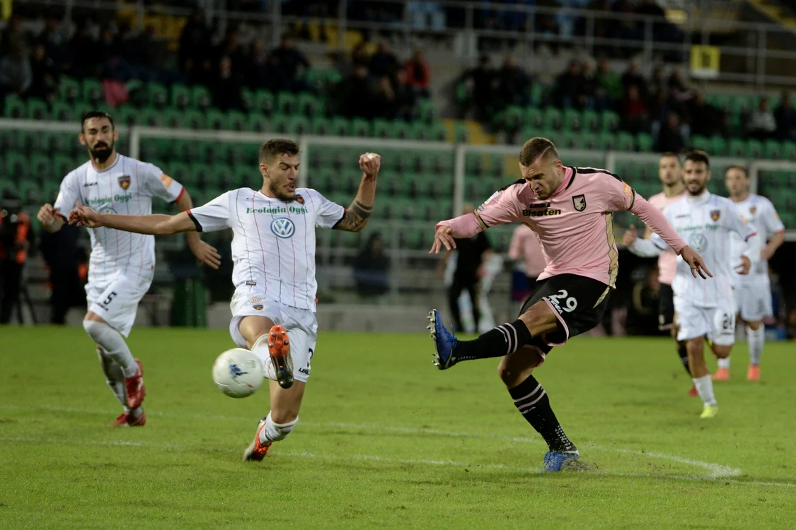 
    George Pușcaș și-a dovedit talentul în meciul cu şi a dedicat victoria mamei saleFoto: GettyImages  