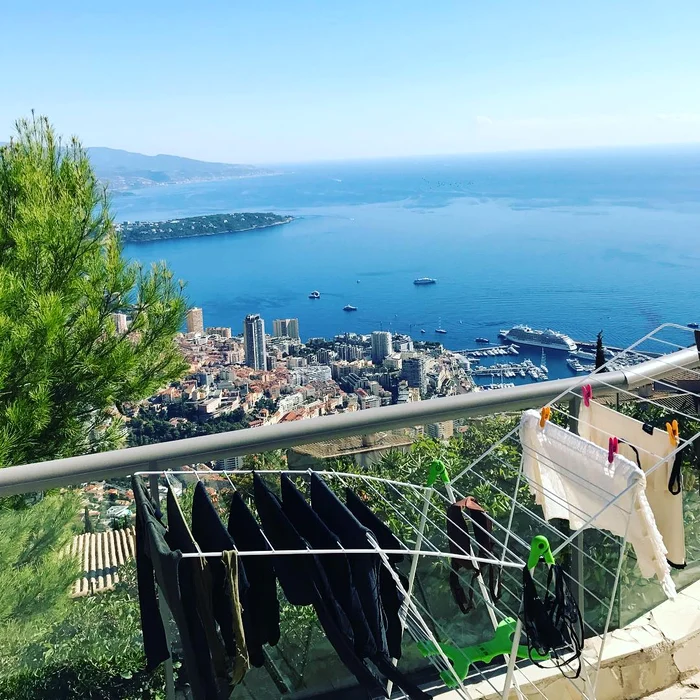 Mihaela Rădulescu a mărturisit că ăn garderoba ei de află multe haine albe şi negre 