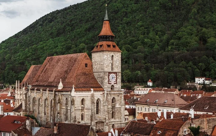 Biserica Neagră din Brașov, emblemă a istoriei sașilor. Sursa: Brașovturism.ro