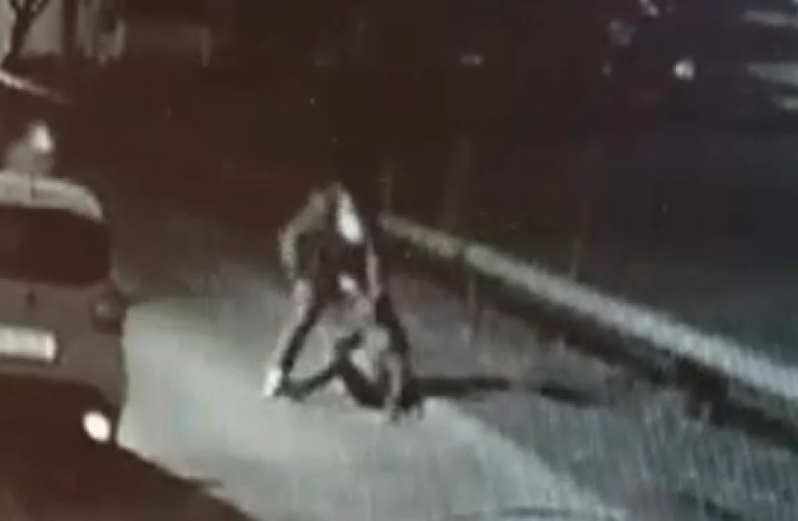 Tânărul a fost înjunghiat de mai multe ori