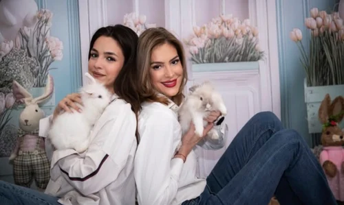 Roxana Ciuhulescu și fiica ei, Ana Cleopatra foto: Facebook 