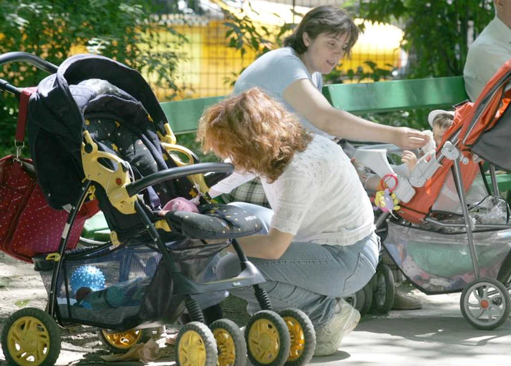 
    Mamele care au primit o indemnizaţie de creştere a copilului mai mare din cauza erorilor sistemului, nu vor mai fi nevoite să înapoieze sumele de baniFoto Facebook  