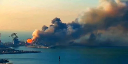 Razboi in Ucraina 24-25 martie 2022 explozie vasul militar rusesc Orsk incendiu port Berdyansk FOTO Profimedia