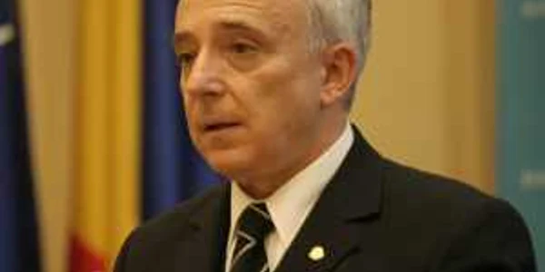 Mugur Isărescu