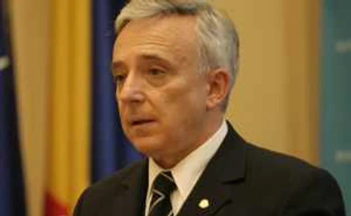 Mugur Isărescu