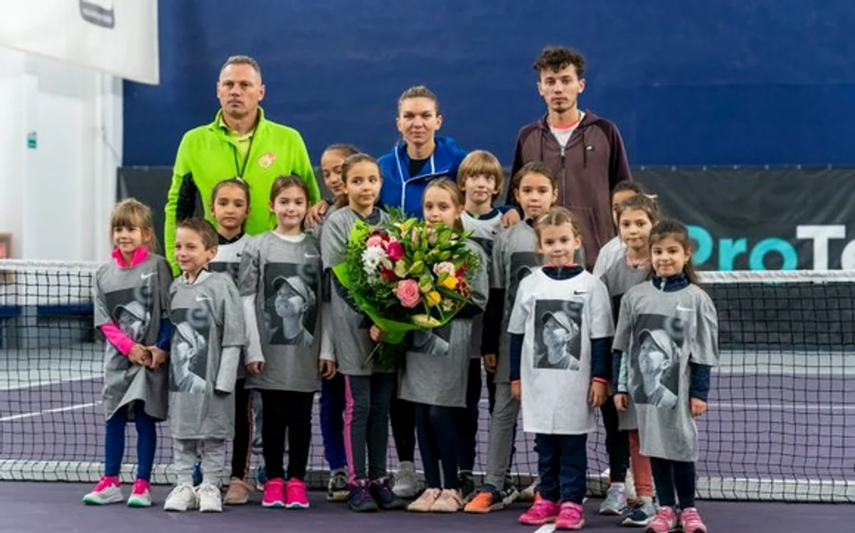 Poza de grup cu Simona Halep, o amintire de neuitat pentru fiecare participantFOTO: Fundația Olimpică Română