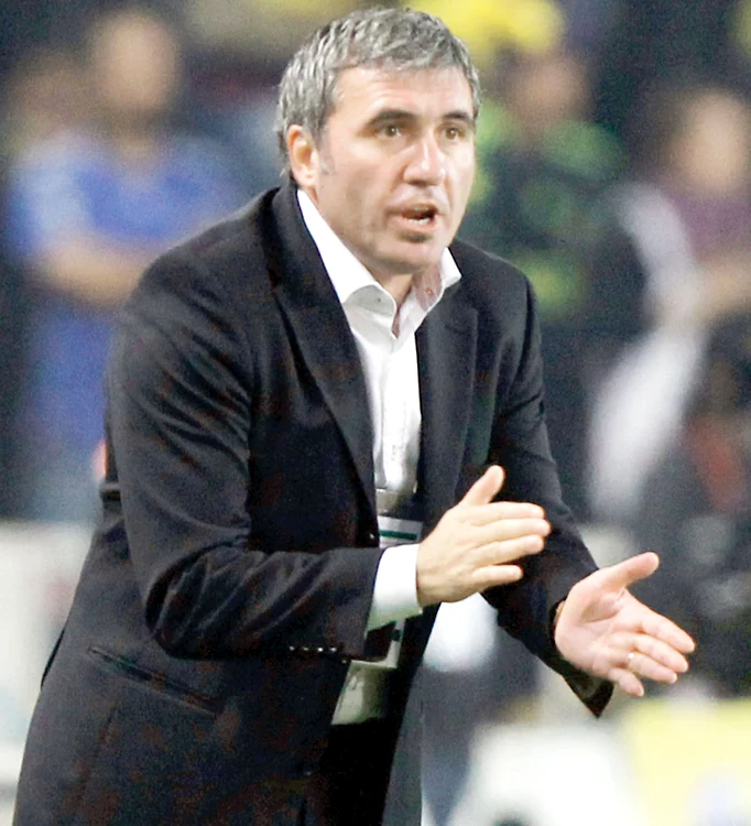 
    Raul Rusescu este dorit  în continuare la Steaua,  iar spaniolii de la Sevilla  se gândesc să-l  împrumute în continuare  