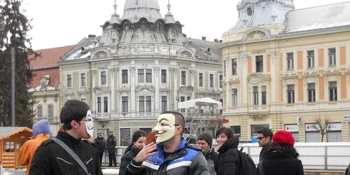Puţini clujeni au protestat împotriva ACTA în Piaţa Unirii