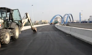 În prezent se mai lucrează la rampa de coborâre de pe Calea Văcăreștilor (foto: PMB) jpeg