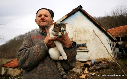 gialacuta satul pustiu din muntii metaliferi foto daniel guta adevarul