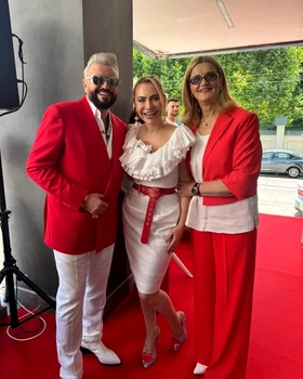 Elisabeta Lipă, alături de Adina Buzatu și Cătălin Botezatu foto: Alina Erimia 