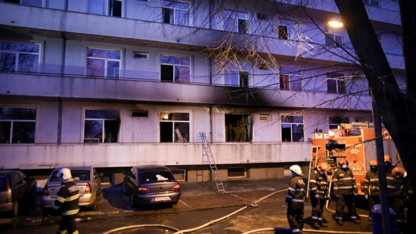 
    Încă un pacient transferat după incendiul de la Institutul Matei Balș a murit. Bilanțul urcă la 18 deceseSursă foto: Inquam Photos/Octav Ganea   
