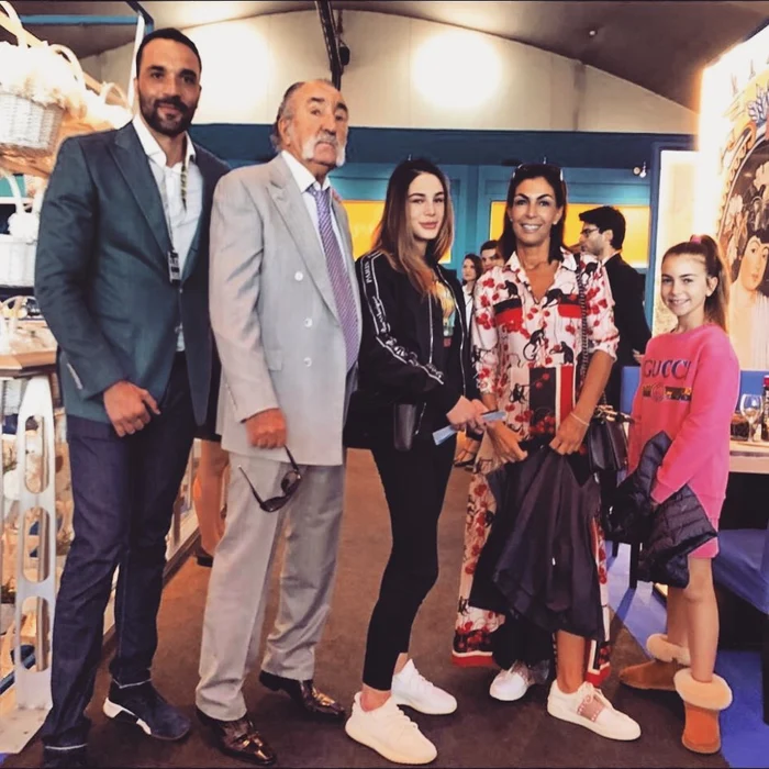 
    Ion Ţiriac a împlinit 80 de ani şi a petrecut alături de mai multe personalităţi din domeniul sportului Foto:Instagram Simona Halep  