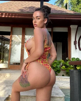 Misha, super sexy în Thailanda