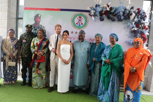 Meghan Markle și Harry în Nigeria