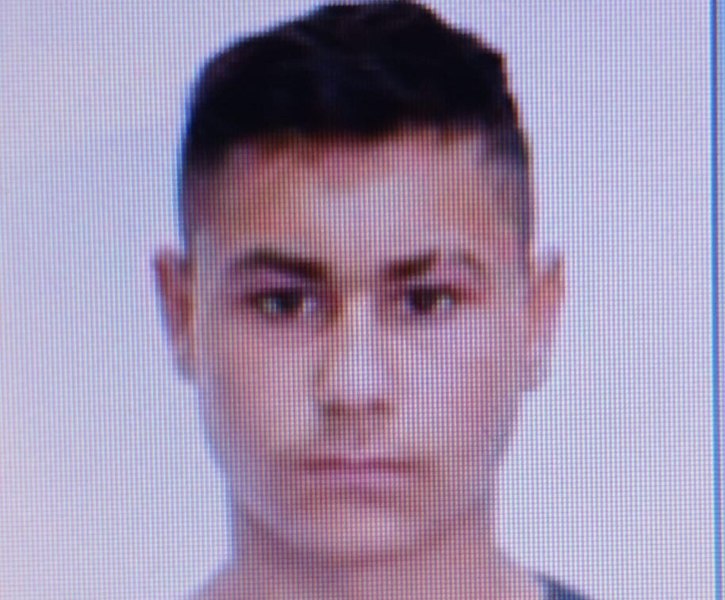 Un tânăr de 18 ani evadat de sub escortă în timp ce era dus la Judecătorie. Este căutat de Poliție