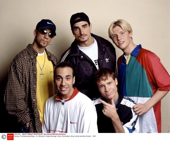 
    De la stânga la dreapta: A J McLean, Howie Dorough (jos), Kevin Richardson, Brian Littrell (jos) și Nick Carter în 1997foto: Getty Images  