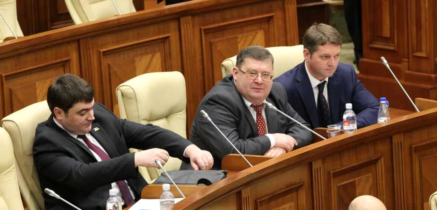 Iurie Chiorescu, Vadim Cojocaru şi Vadim Vacarciuc, trei dintre deputaţii momiţi. FOTO: Tudor Iovu / Adevărul