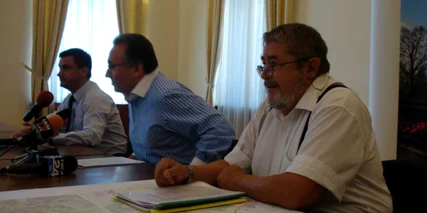 Profesor Radu Gaiginschi, primarul Gheorghe Nichita, viceprimarul Mihai Chirica