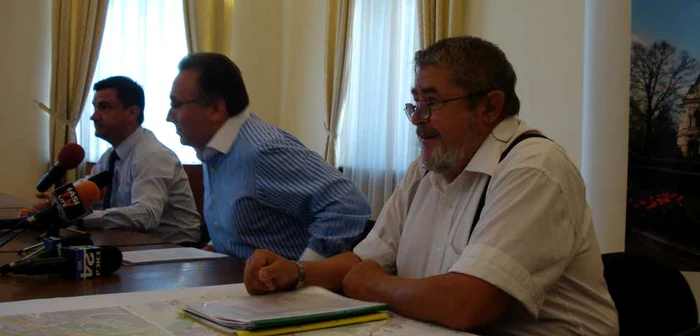 Profesor Radu Gaiginschi, primarul Gheorghe Nichita, viceprimarul Mihai Chirica