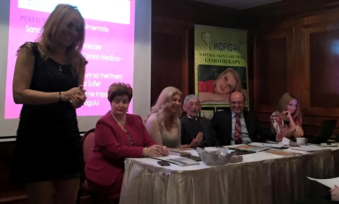 A ţinut un seminar în Bucureşti