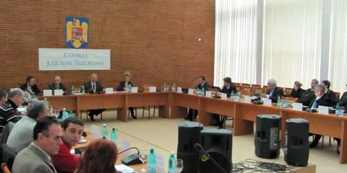 Consilierii au primit noile telefoane la finalul şedinţei