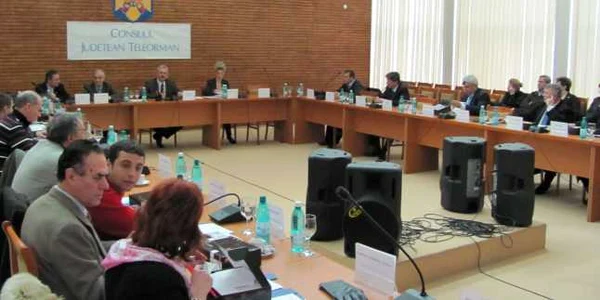 Consilierii au primit noile telefoane la finalul şedinţei