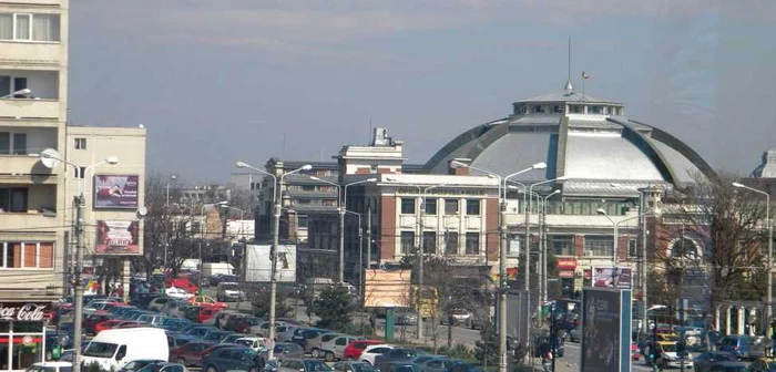 Cursele spre Biserica Sf. Gheorghe Nou pleacă de la Hale Catedrală. FOTO Dana Mihai