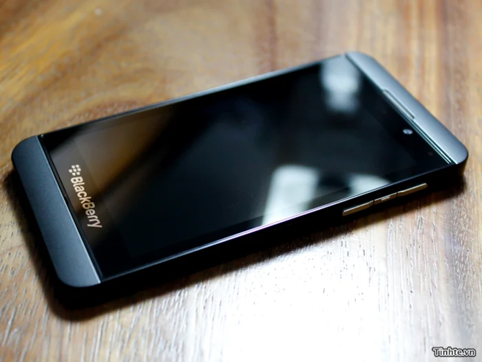 RIM pregăteşte un dispozitiv Blackberry integral touchscreen. FOTO tinhte.vn