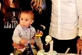 Alături de soţie şi de copiii lor  jpeg