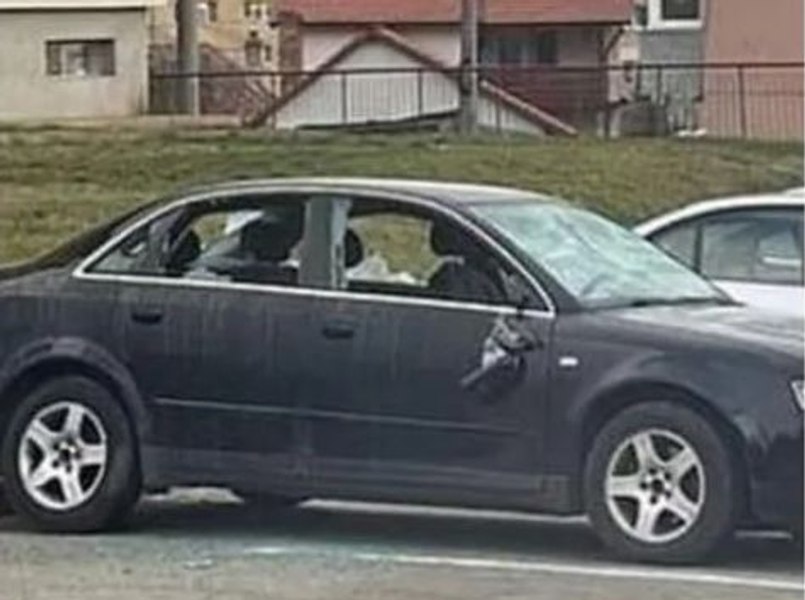 Răzbunarea cu năbădăi a amantei pe mașina iubitului care a părăsit-o. Filmarea a ajuns la poliție