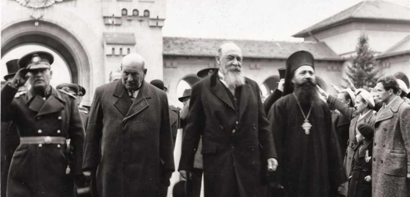În fruntea ţinutului Mureş s-a aflat Dănilă Papp-al doilea de la dreapta la stânga, alături de Nicolaie Iorga/Sursa foto:  http://edu.kindergraff.ro