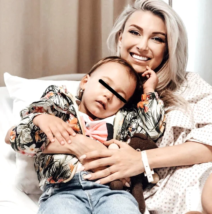 
    Andreea Bălan a vorbit despre motivele pentru care a ajuns din nou pe patul de spital, după operația complicată de cezariană prin care a trecut recent Foto Facebook  