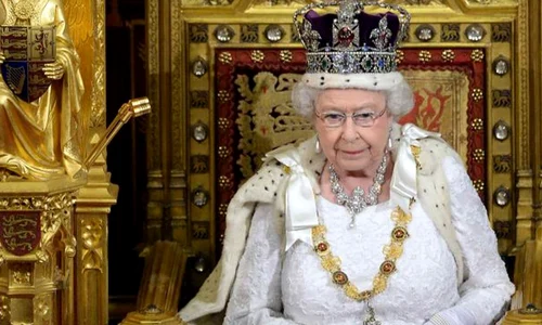 Regina Elisabeta: «Îmi exprim admirația pentru oamenii din serviciile de urgență care și au riscat viața pentru a salva Catedrala Notre Dame» jpeg