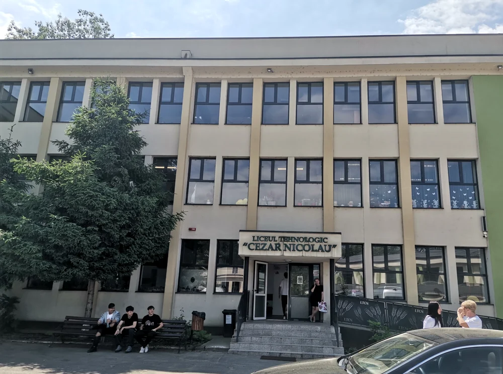fatada_cladire_principala_liceu_tehnologic_branesti_foto_alina_mitran
